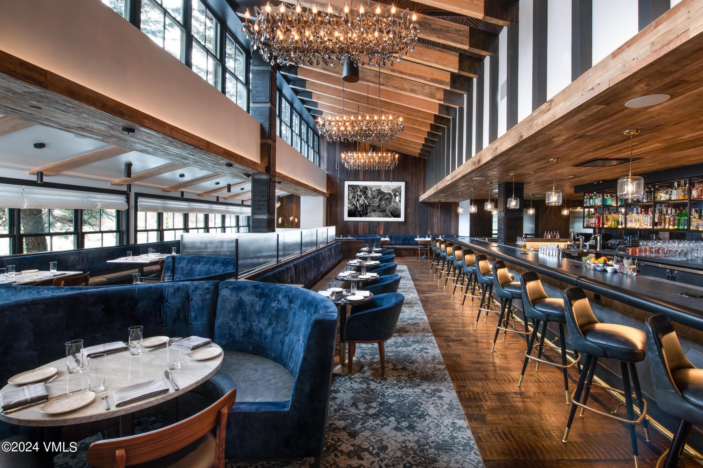 Gravity Haus Slope Room Restaurant