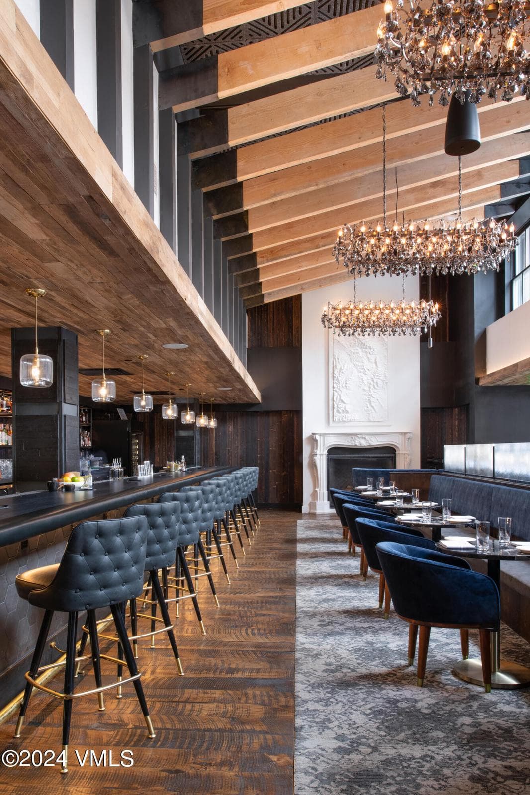 Gravity Haus Slope Room Restaurant