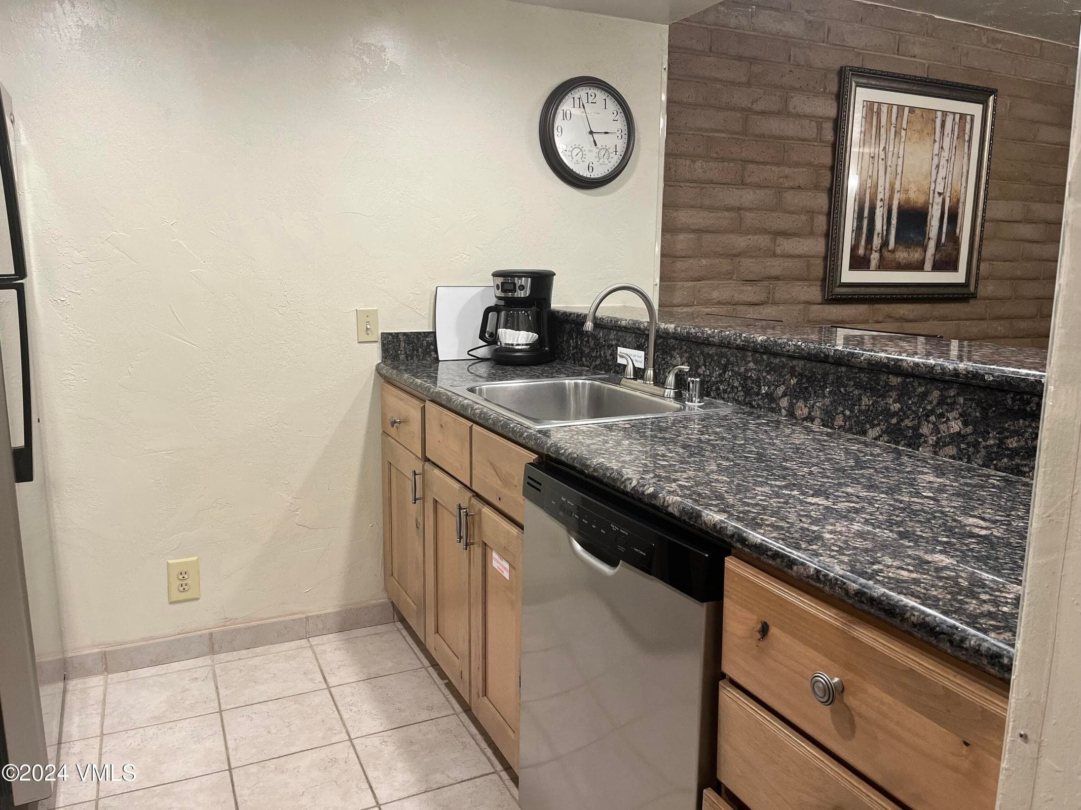 Images are for display of finish level. Images may not be of specific residence or views.