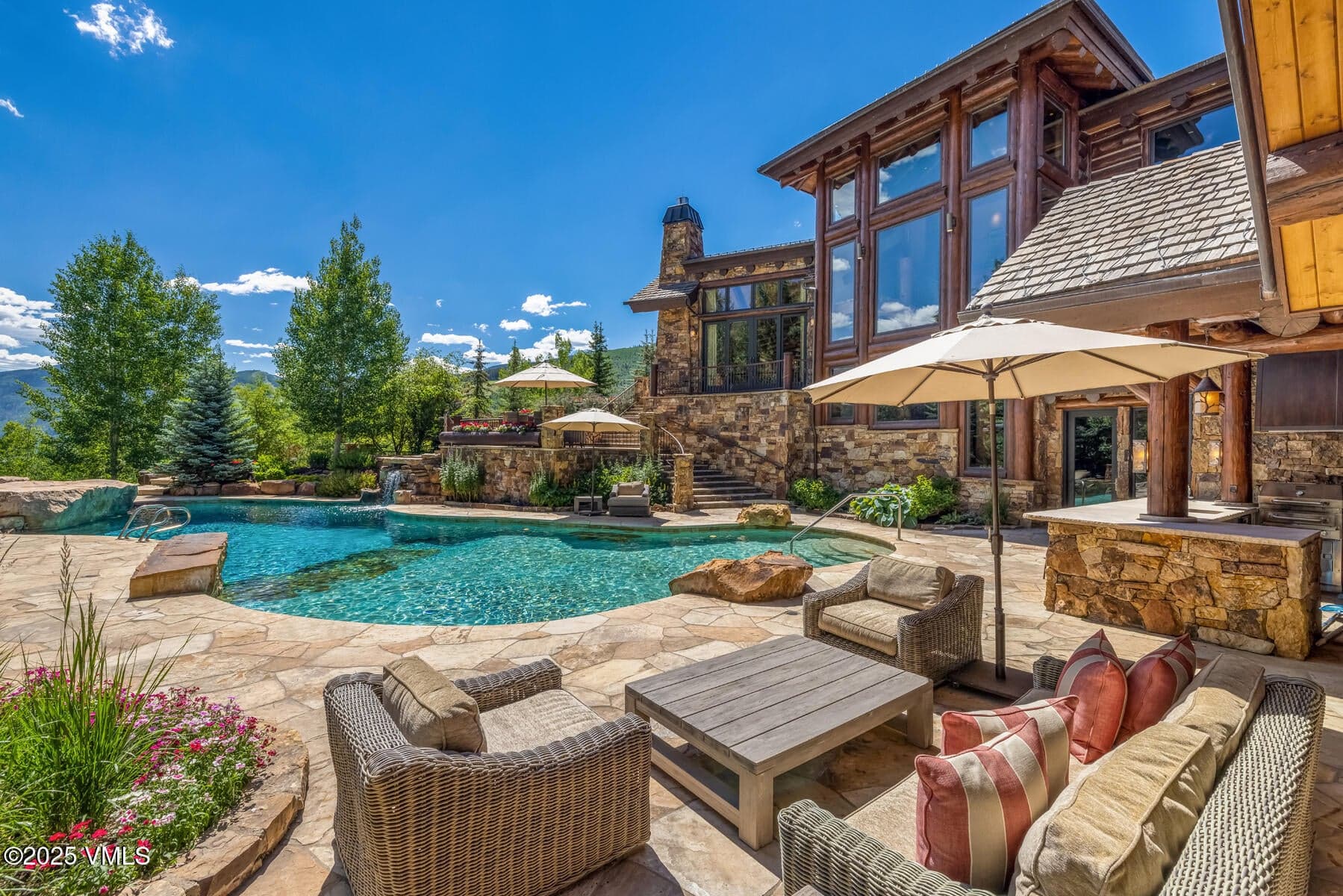 Pool with sitting area