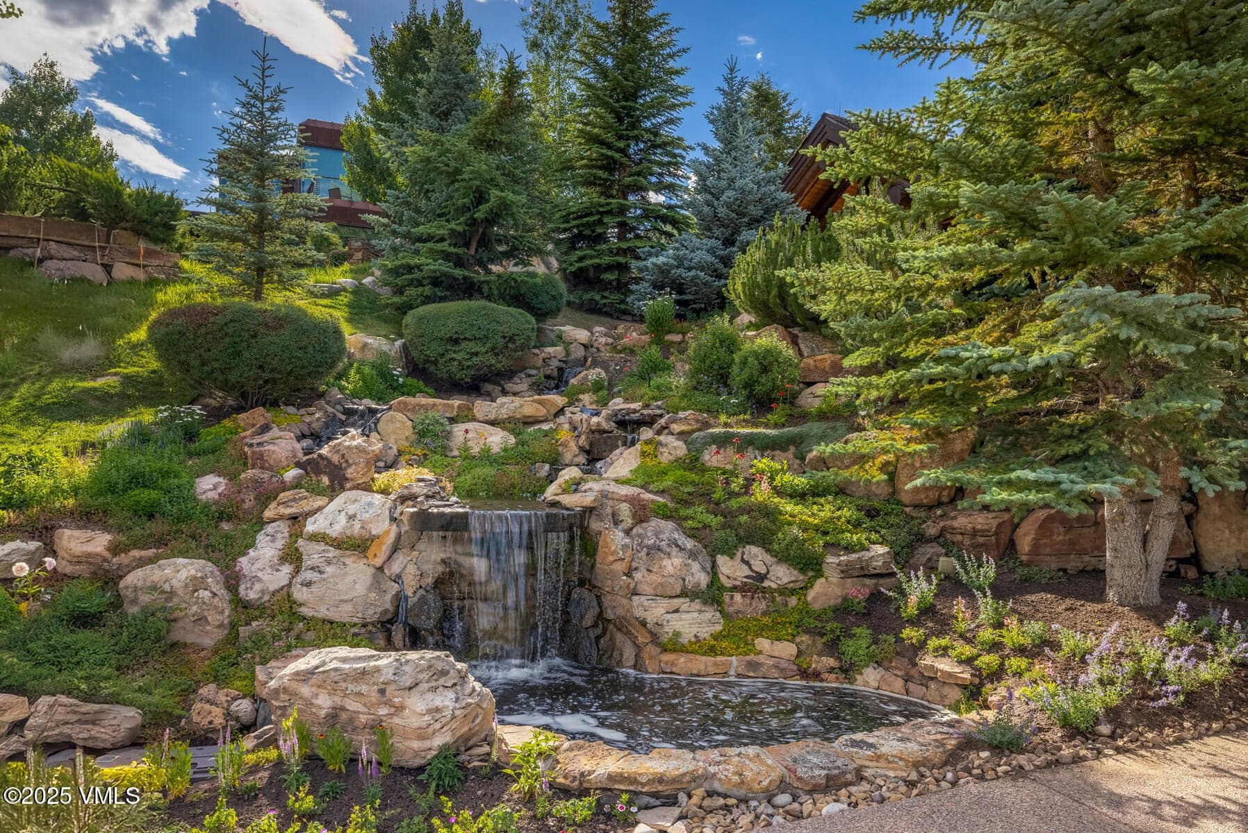 Exterior water feature