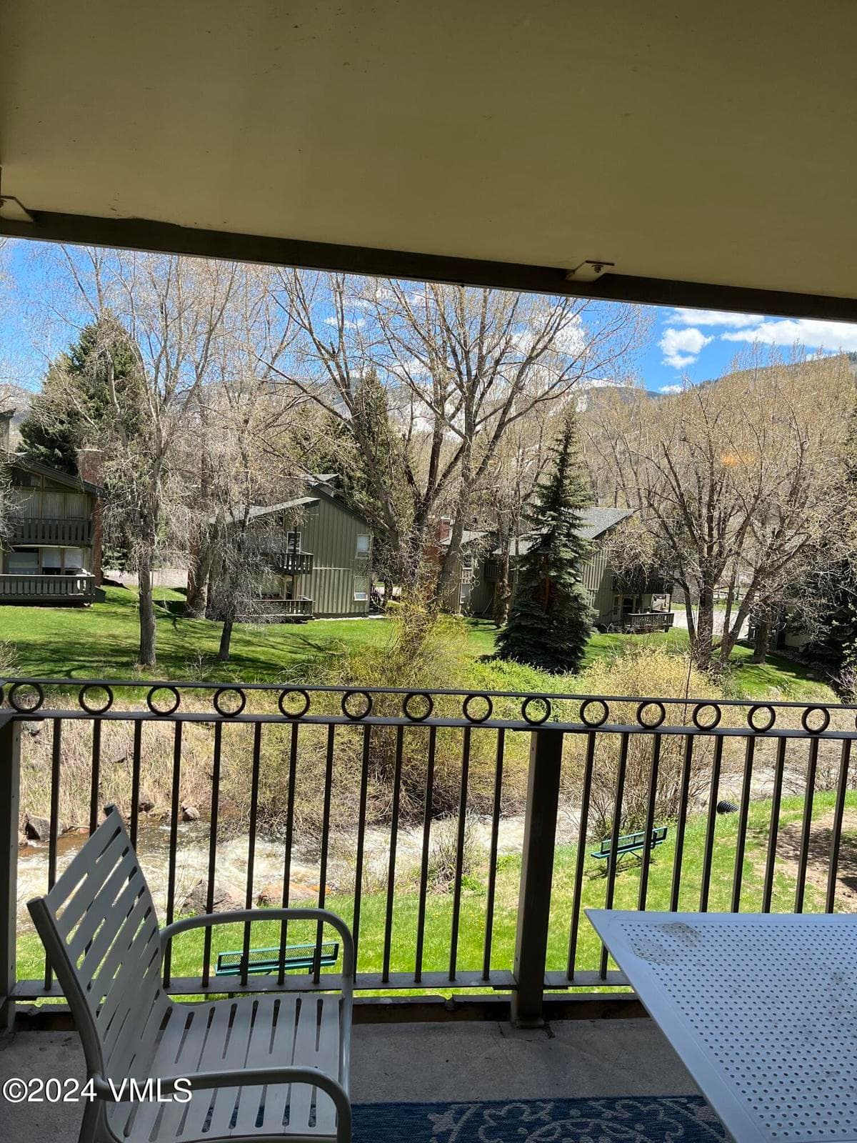 Images are for display of finish level. Images may not be of specific residence or views.