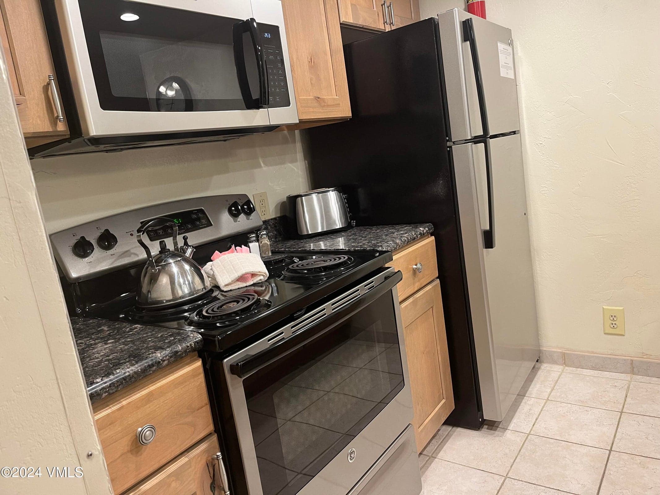 Images are for display of finish level. Images may not be of specific residence or views.