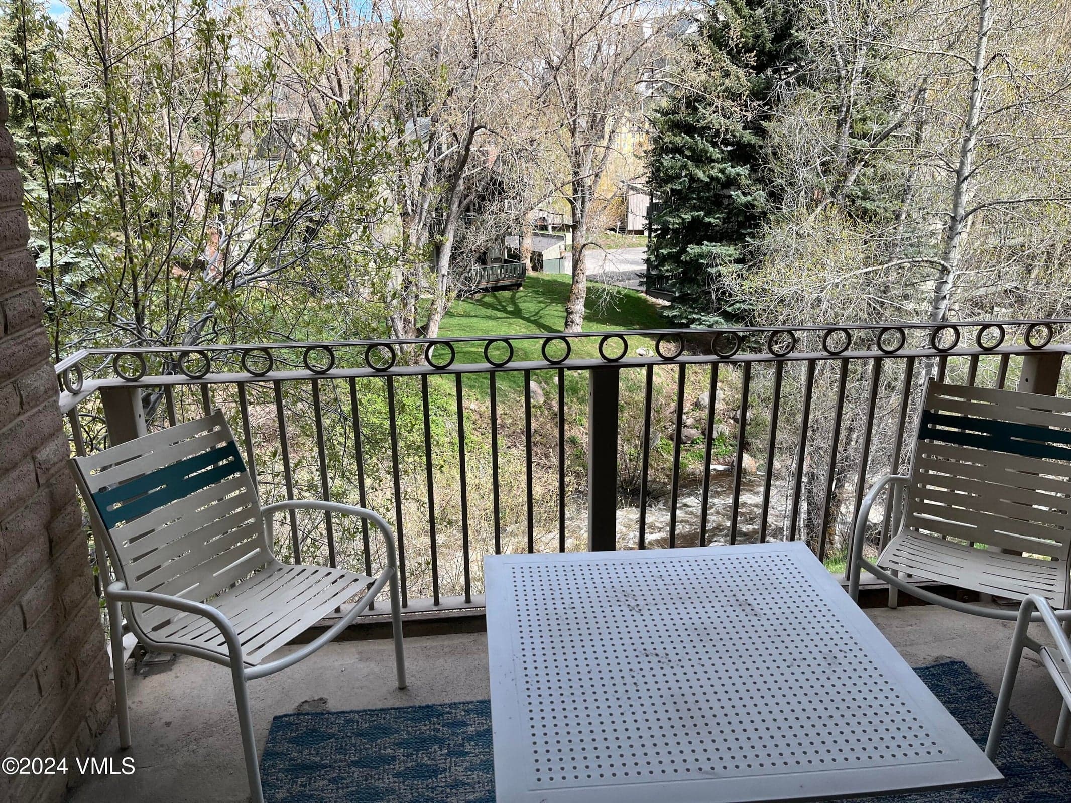 Images are for display of finish level. Images may not be of specific residence or views.