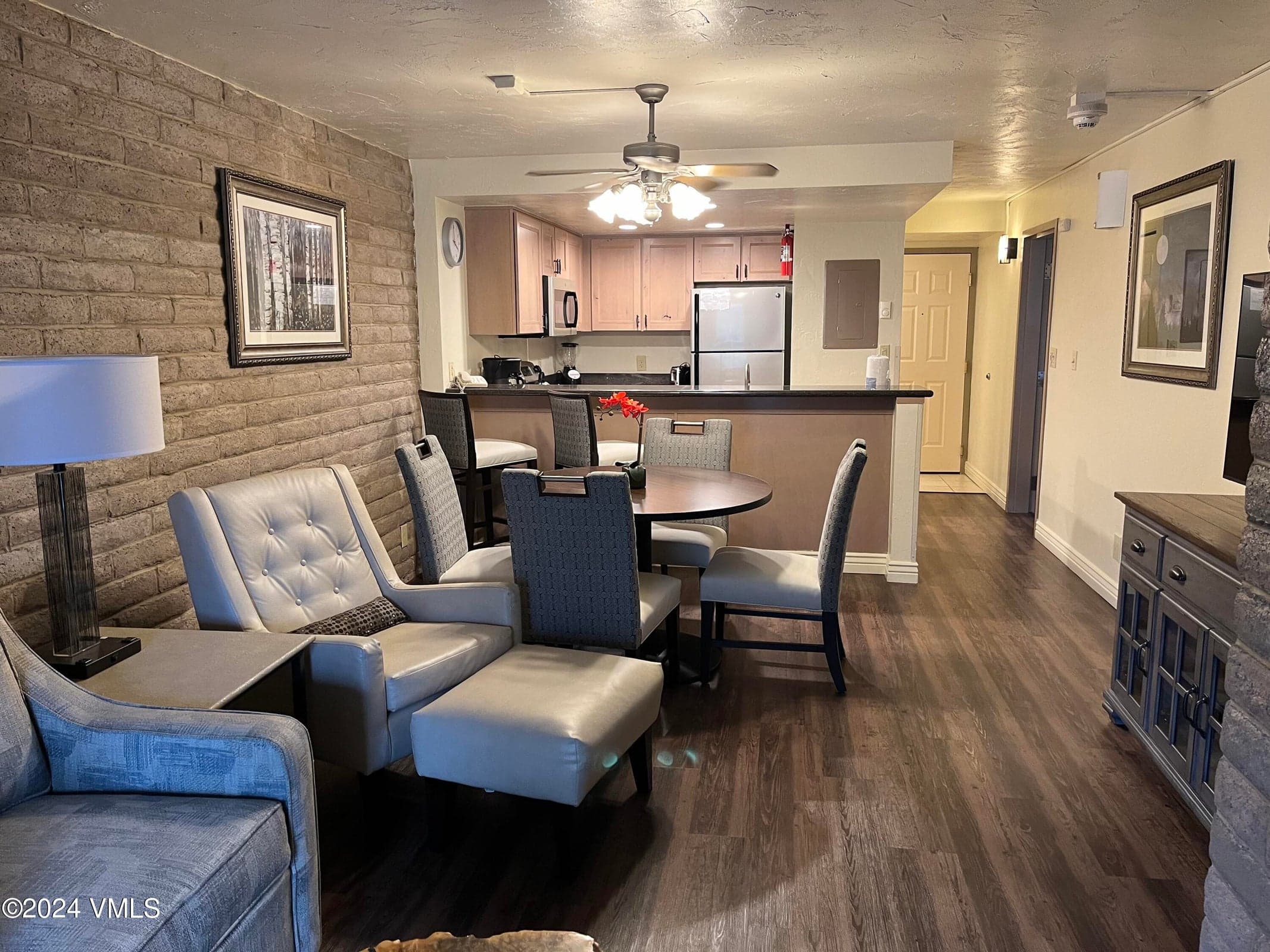 Images are for display of finish level. Images may not be of specific residence or views.