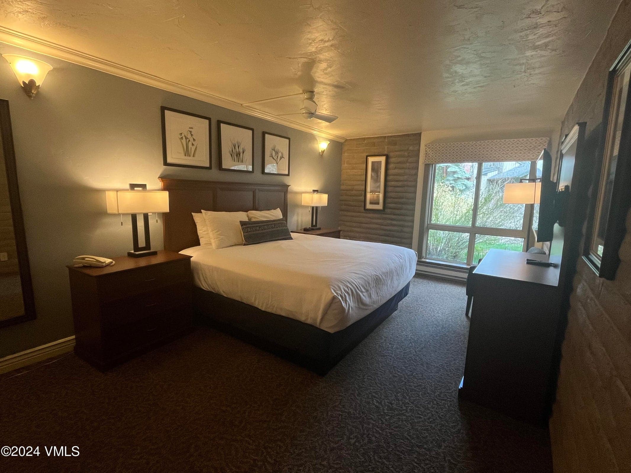 Images are for display of finish level. Images may not be of specific residence or views.