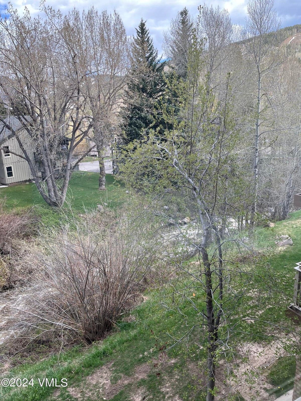 Images are for display of finish level. Images may not be of specific residence or views.