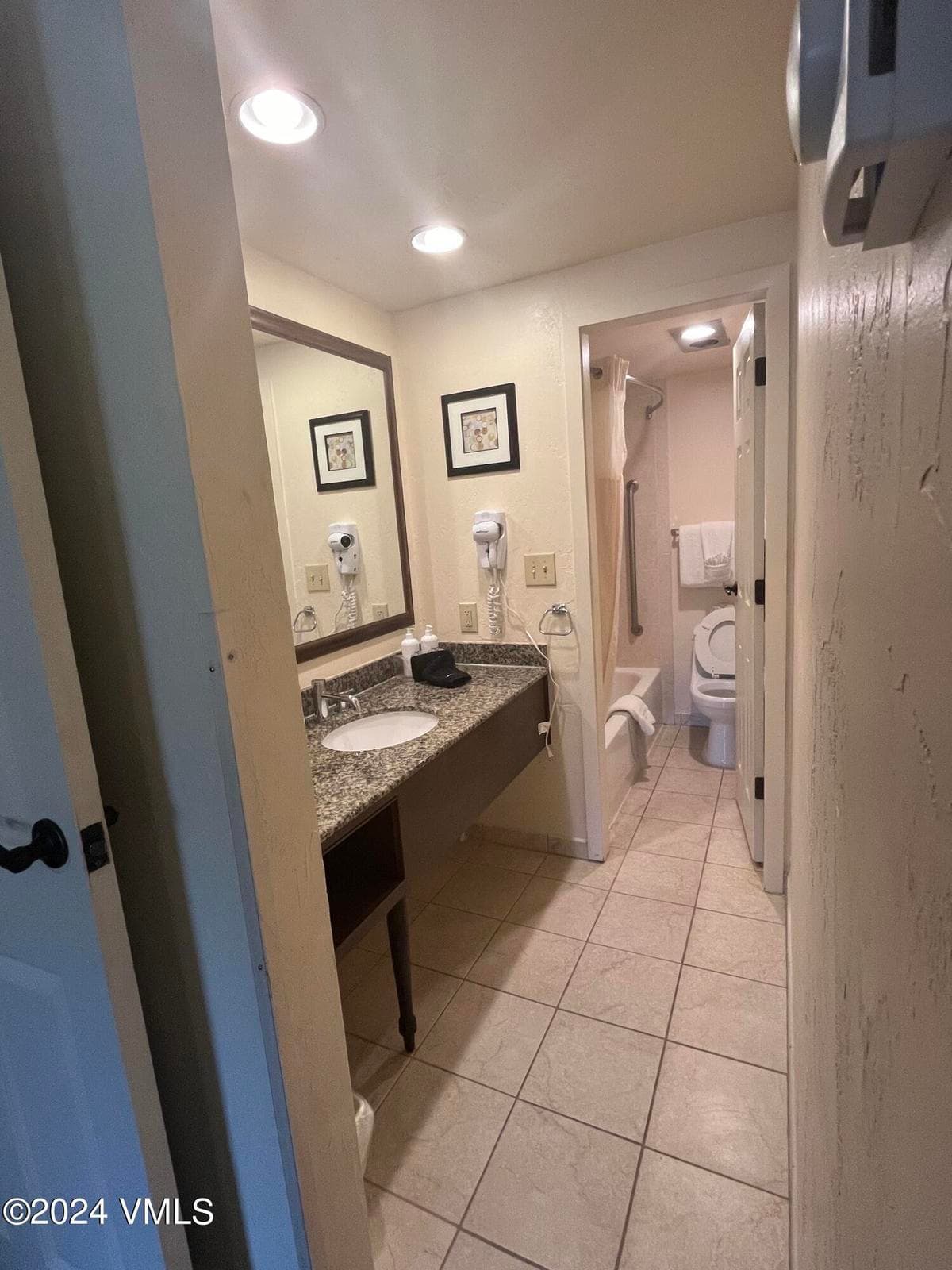 Images are for display of finish level. Images may not be of specific residence or views.