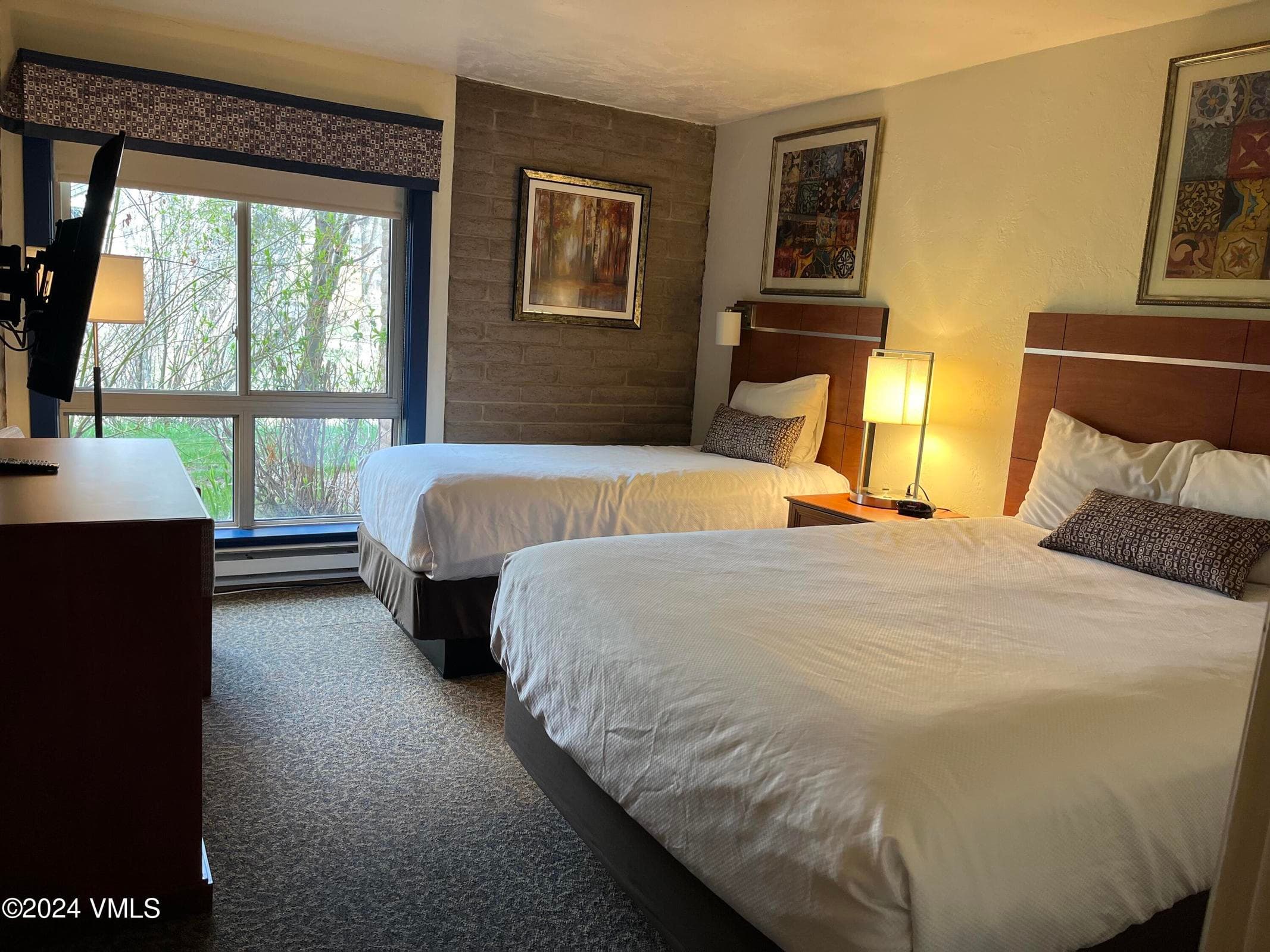 Images are for display of finish level. Images may not be of specific residence or views.