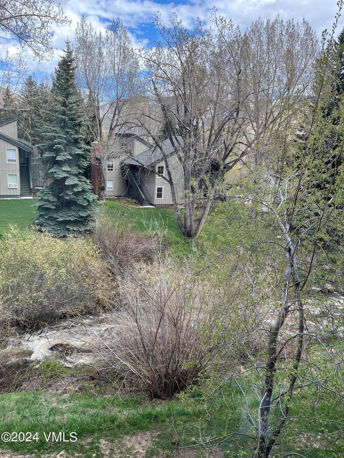 Images are for display of finish level. Images may not be of specific residence or views.