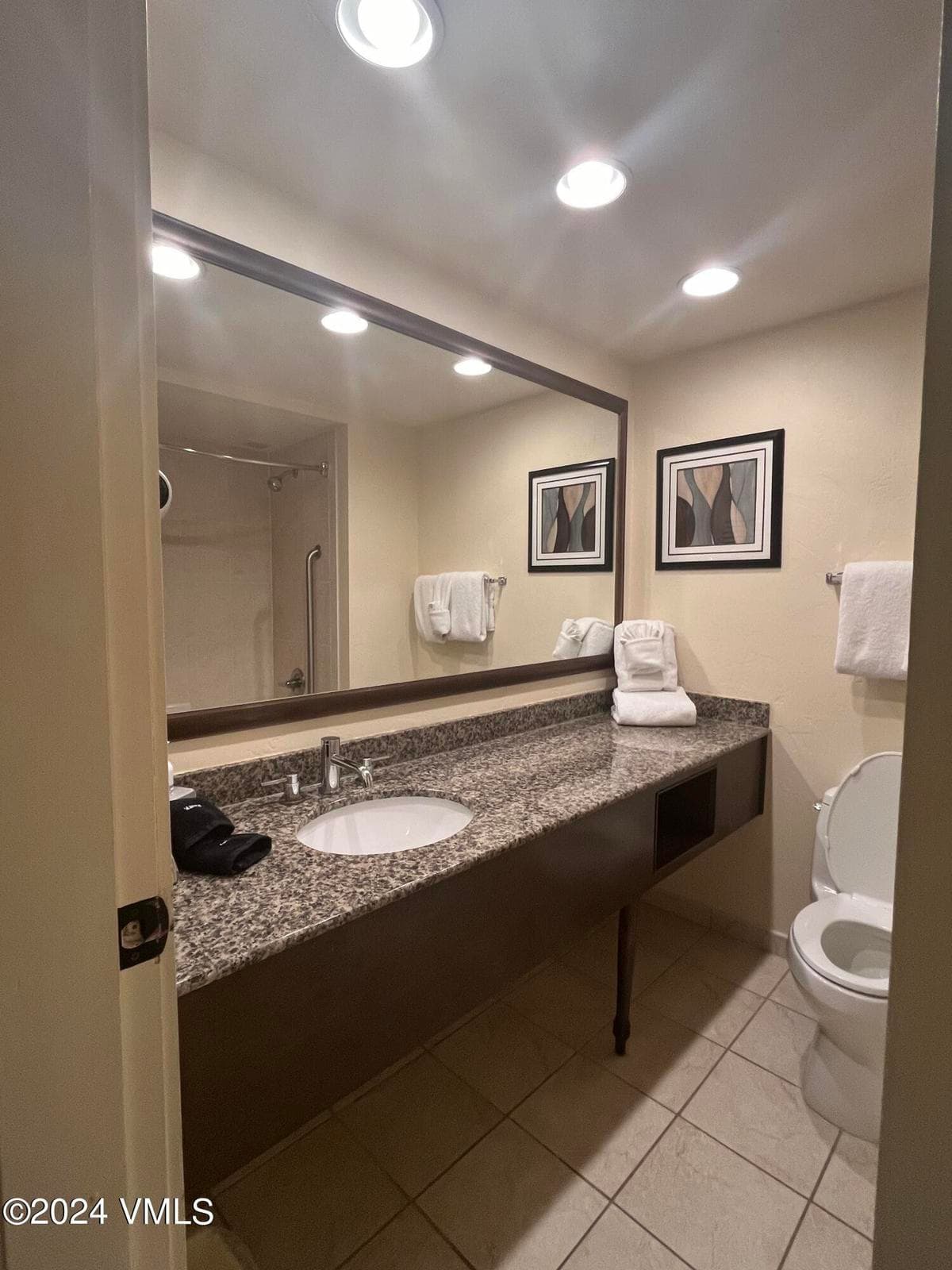Images are for display of finish level. Images may not be of specific residence or views.