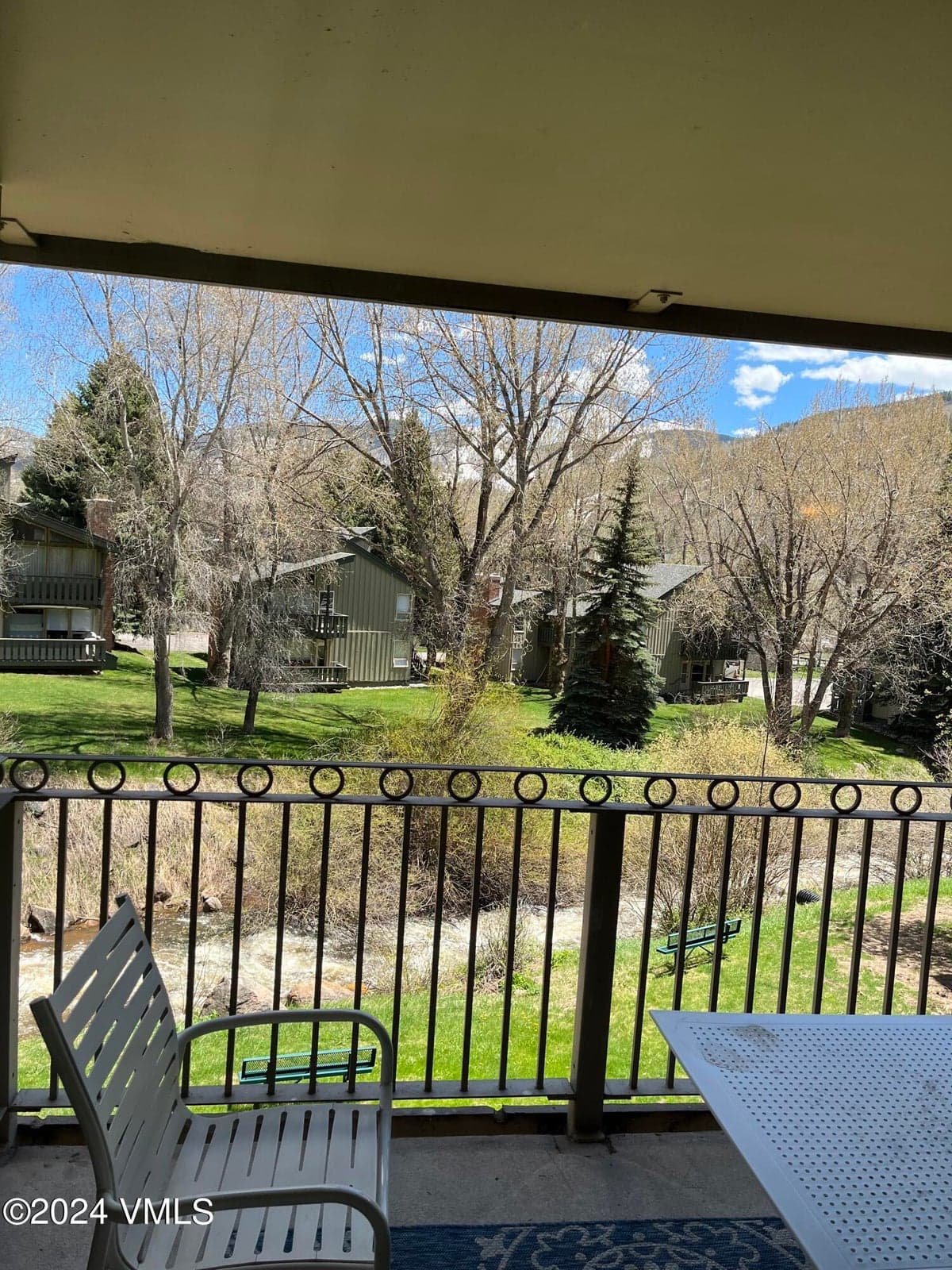 Images are for display of finish level. Images may not be of specific residence or views.